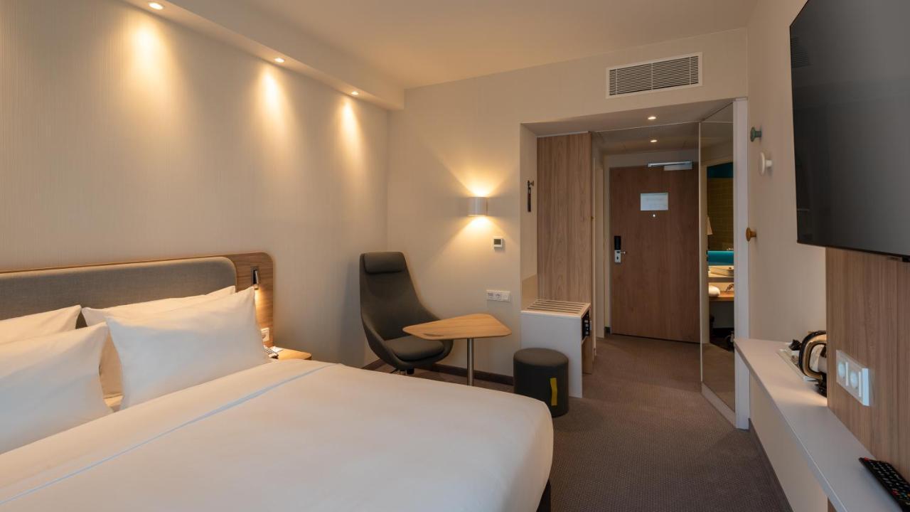 Holiday Inn Express - Munich North By Ihg Экстерьер фото
