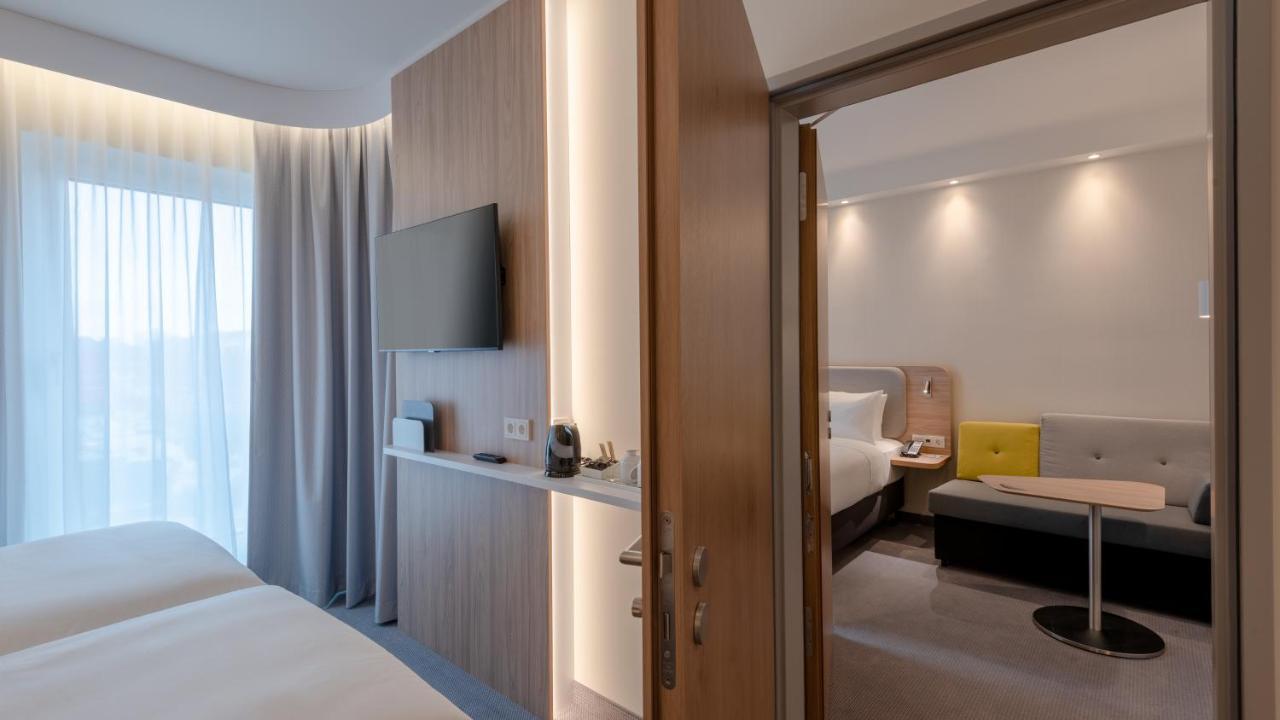 Holiday Inn Express - Munich North By Ihg Экстерьер фото