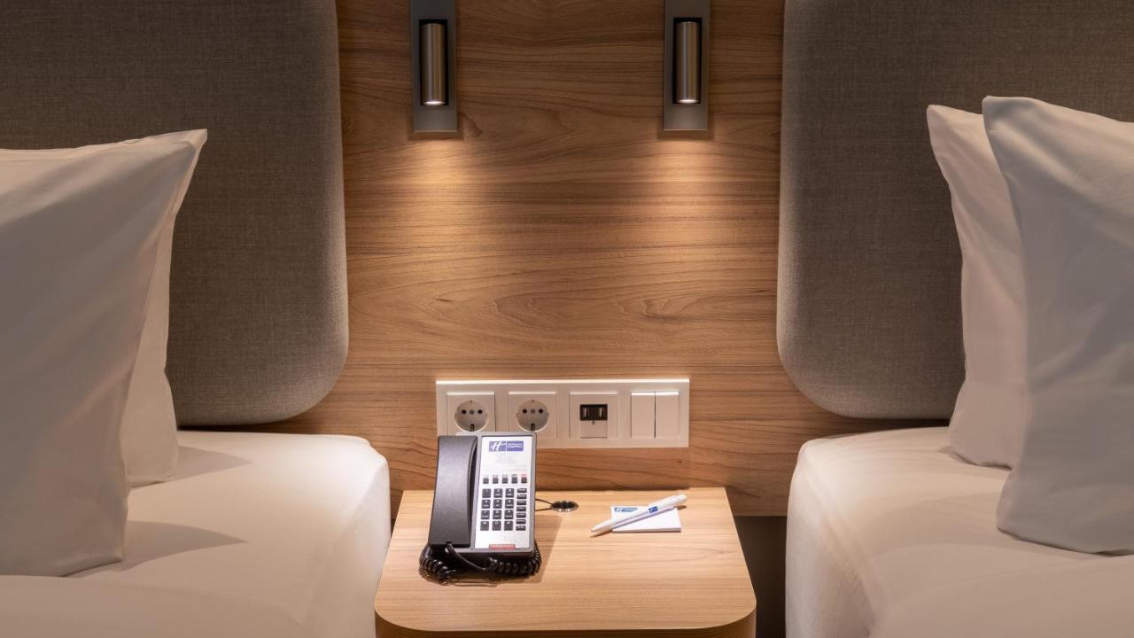 Holiday Inn Express - Munich North By Ihg Экстерьер фото