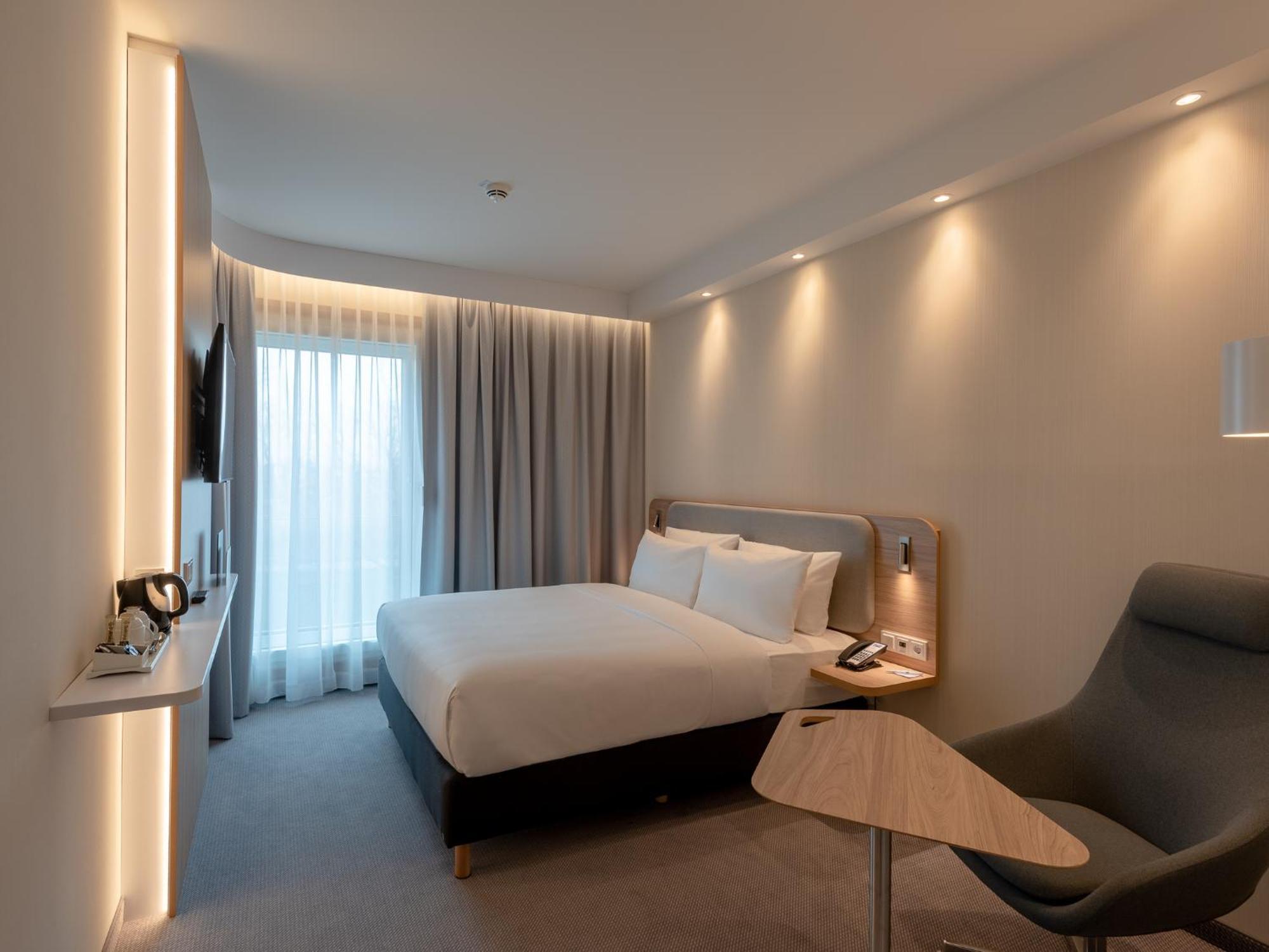 Holiday Inn Express - Munich North By Ihg Экстерьер фото