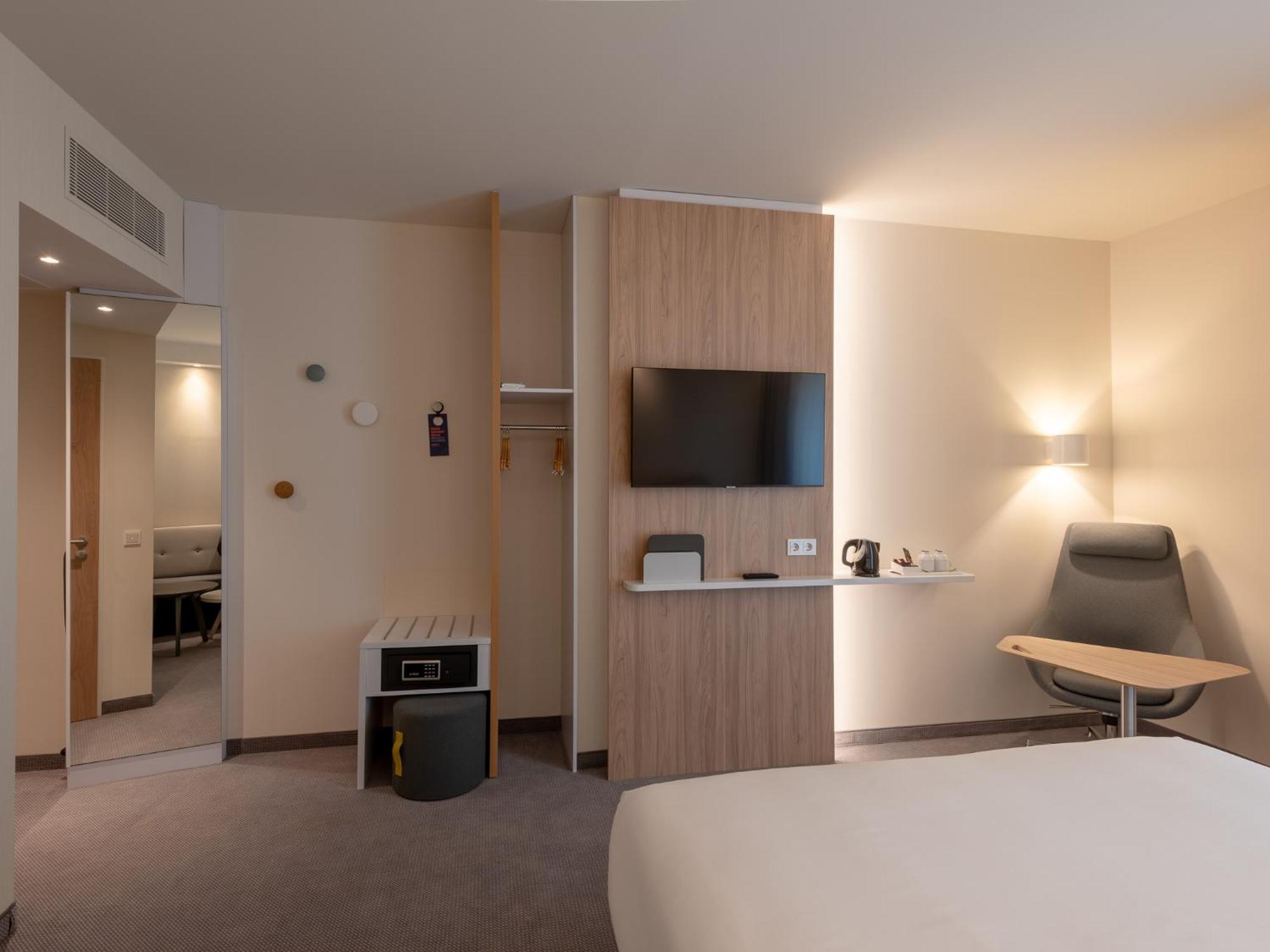 Holiday Inn Express - Munich North By Ihg Экстерьер фото
