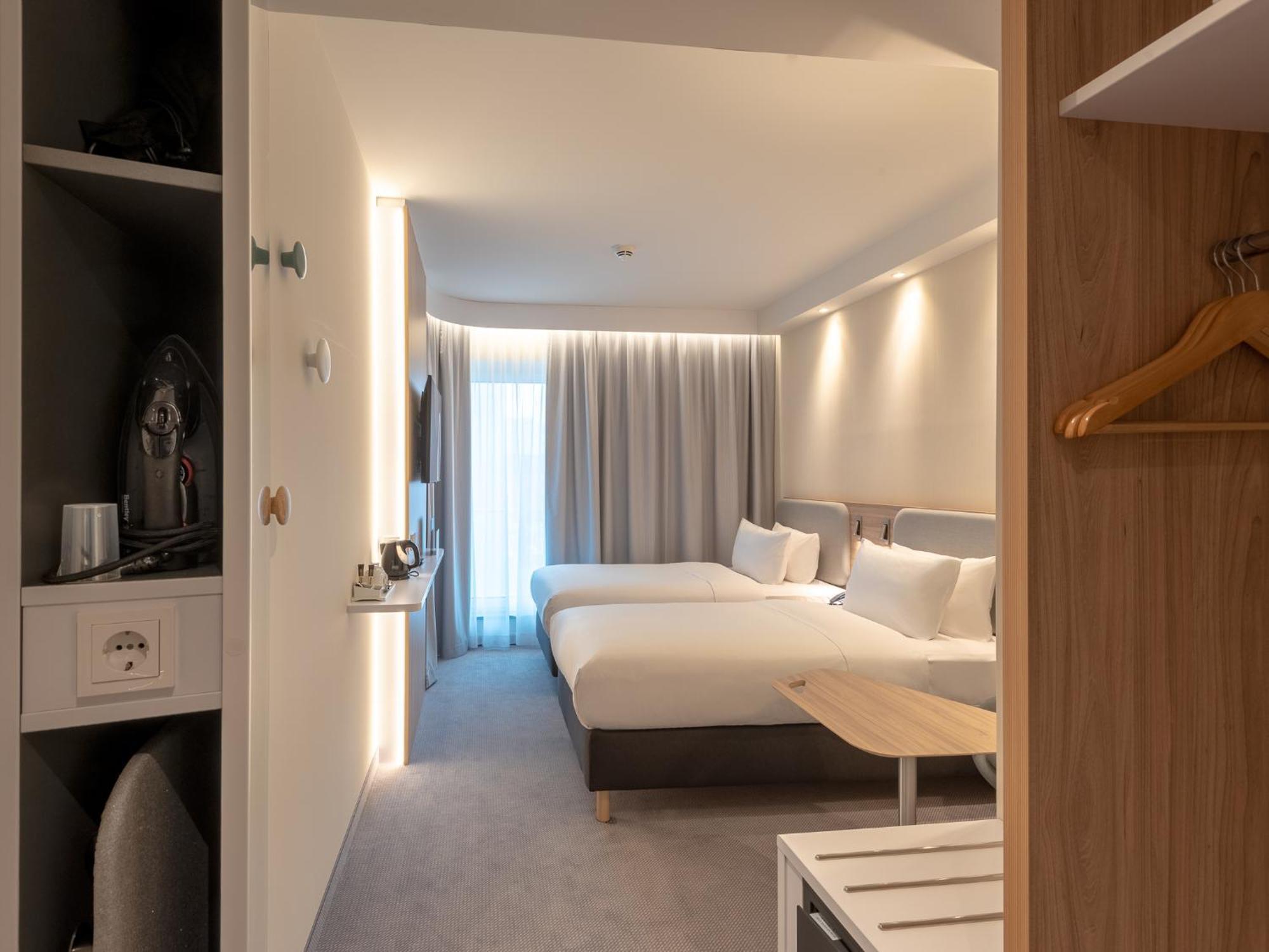 Holiday Inn Express - Munich North By Ihg Экстерьер фото